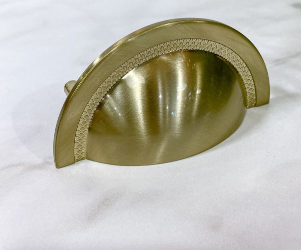 Shell 64mm gold escovado